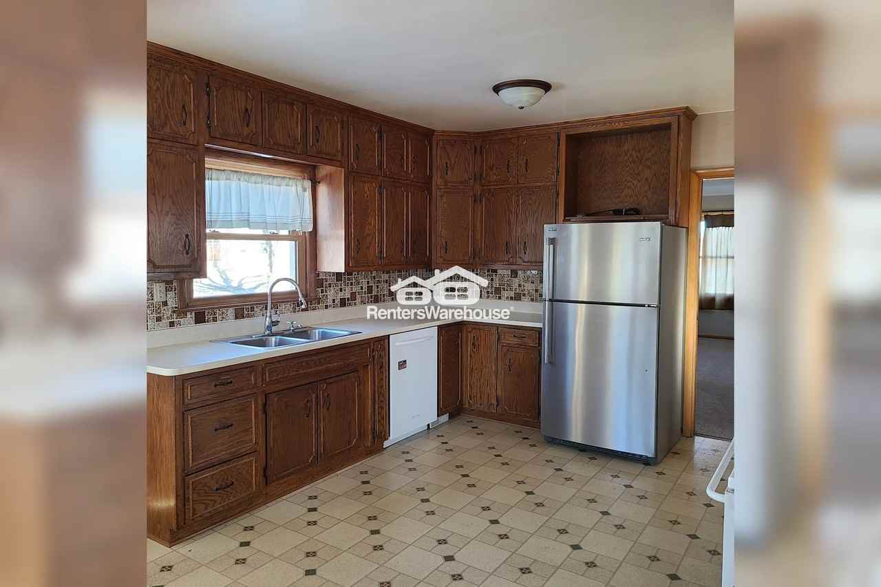 1849 27th St N - Photo 3 of 16