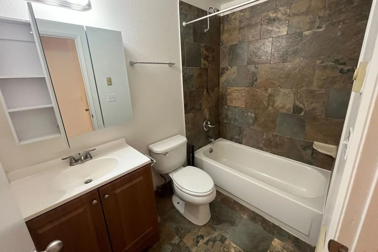 2330 Sw Dolph Ct - Photo 3 of 15