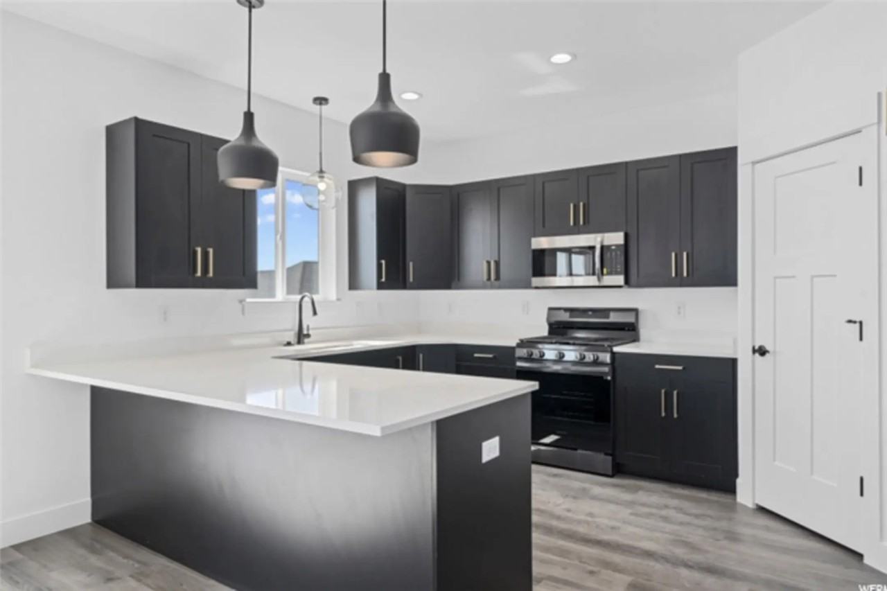 1169 N 200 E - Photo 3 of 12