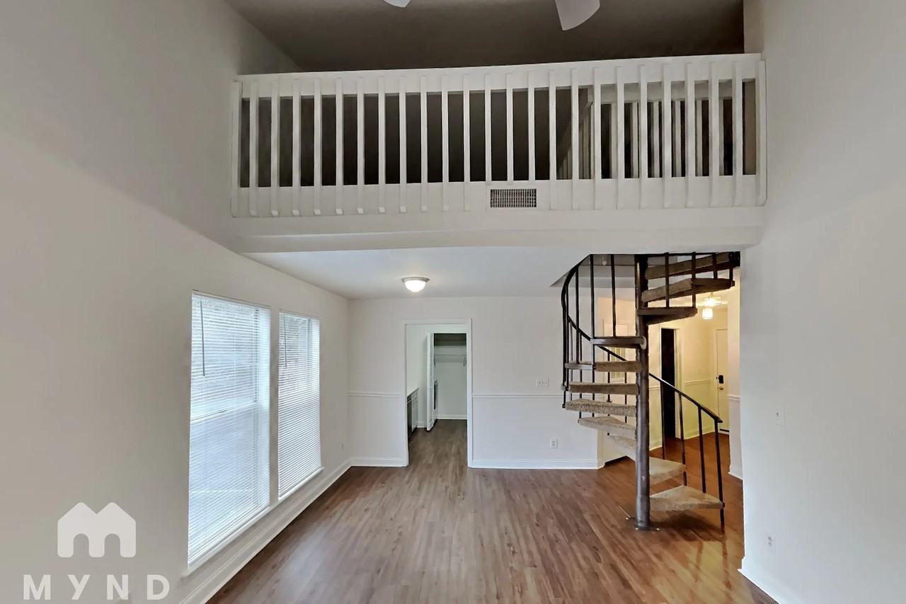 2532 Stradbrook Dr Apt B - Photo 2 of 23