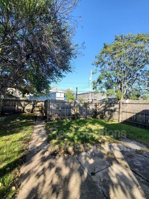 1618 Greenway Ave - Photo 3 of 28