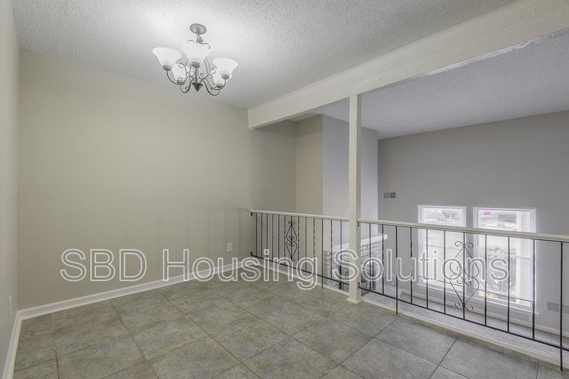 6621 E 128th St - Photo 4 of 12