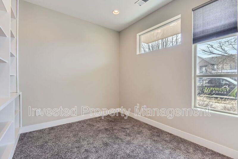 562 E Hinsdale Ave - Photo 4 of 28