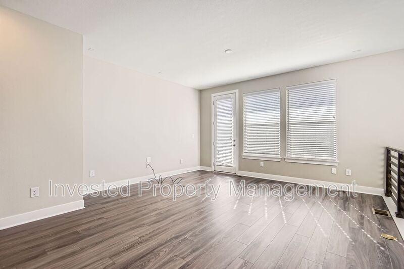 562 E Hinsdale Ave - Photo 6 of 28