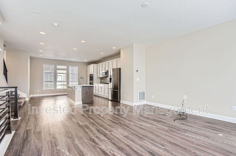 562 E Hinsdale Ave - Photo 7 of 28