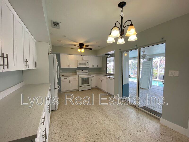 174 Gulfview Rd - Photo 5 of 27