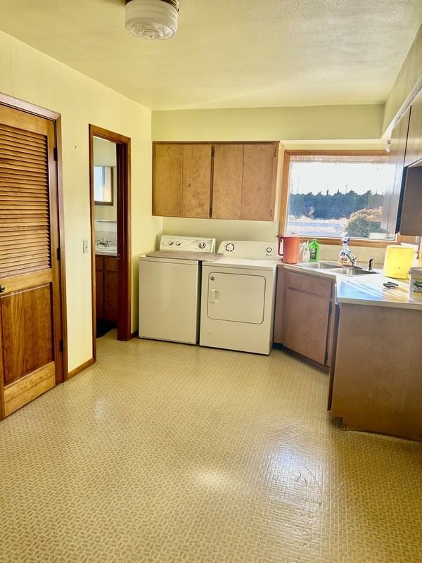 702 N Washington St - Photo 3 of 34