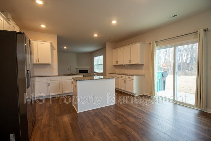 11021 Austin Estates Dr - Photo 4 of 20