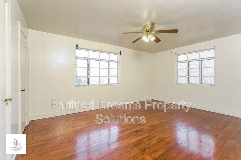 2605 Stockton St - Photo 3 of 15