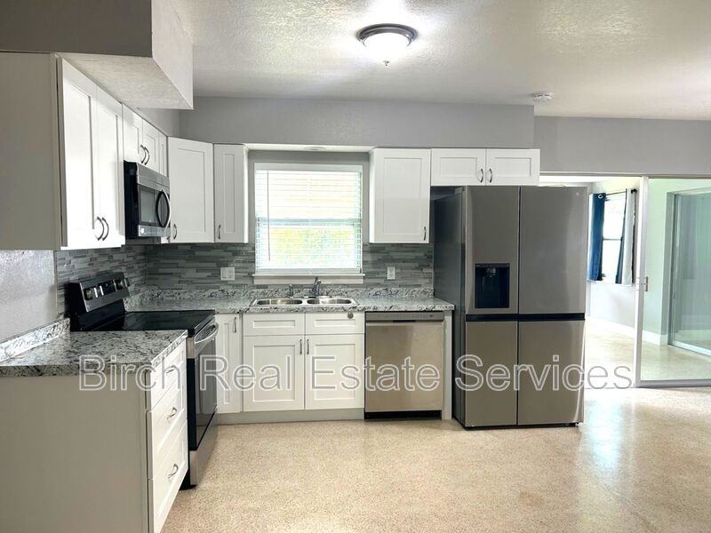 1830 Lady Mary Dr - Photo 5 of 19