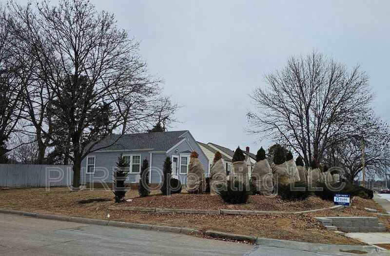 1620 S 50th St - Photo 3 of 35