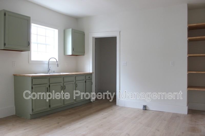 1412 Alabama Ave Sw - Photo 2 of 16