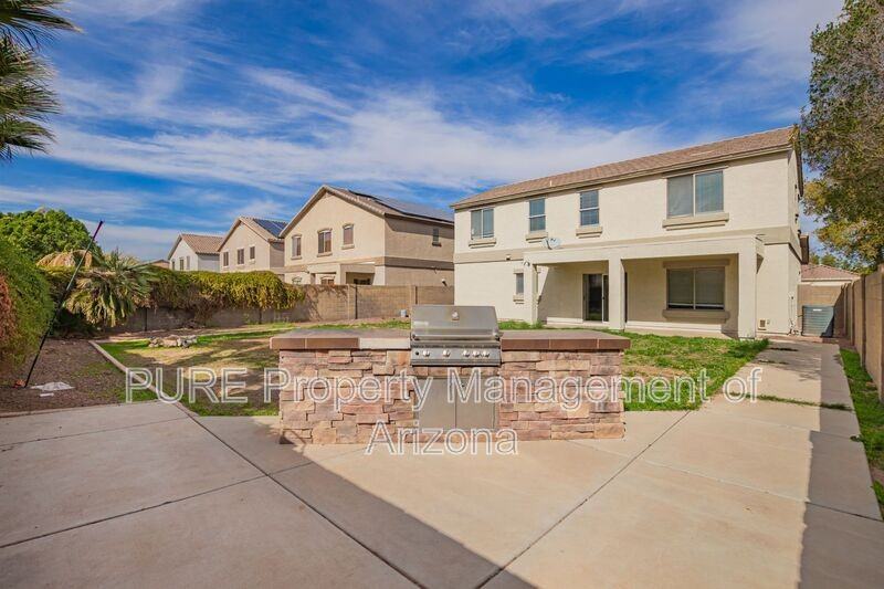 17753 W Caribbean Ln - Photo 4 of 40