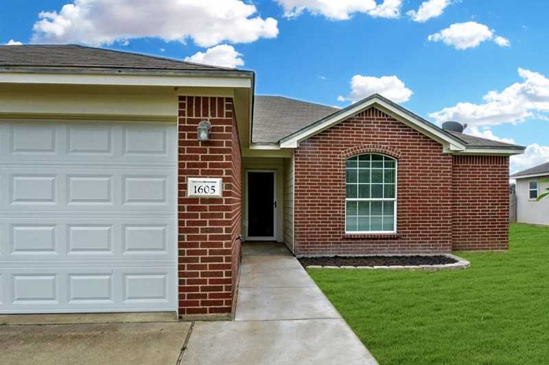 1605 Oak Chase Trl - Photo 2 of 19