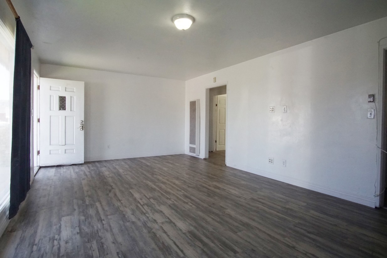 5261 Tipton St - Photo 2 of 25