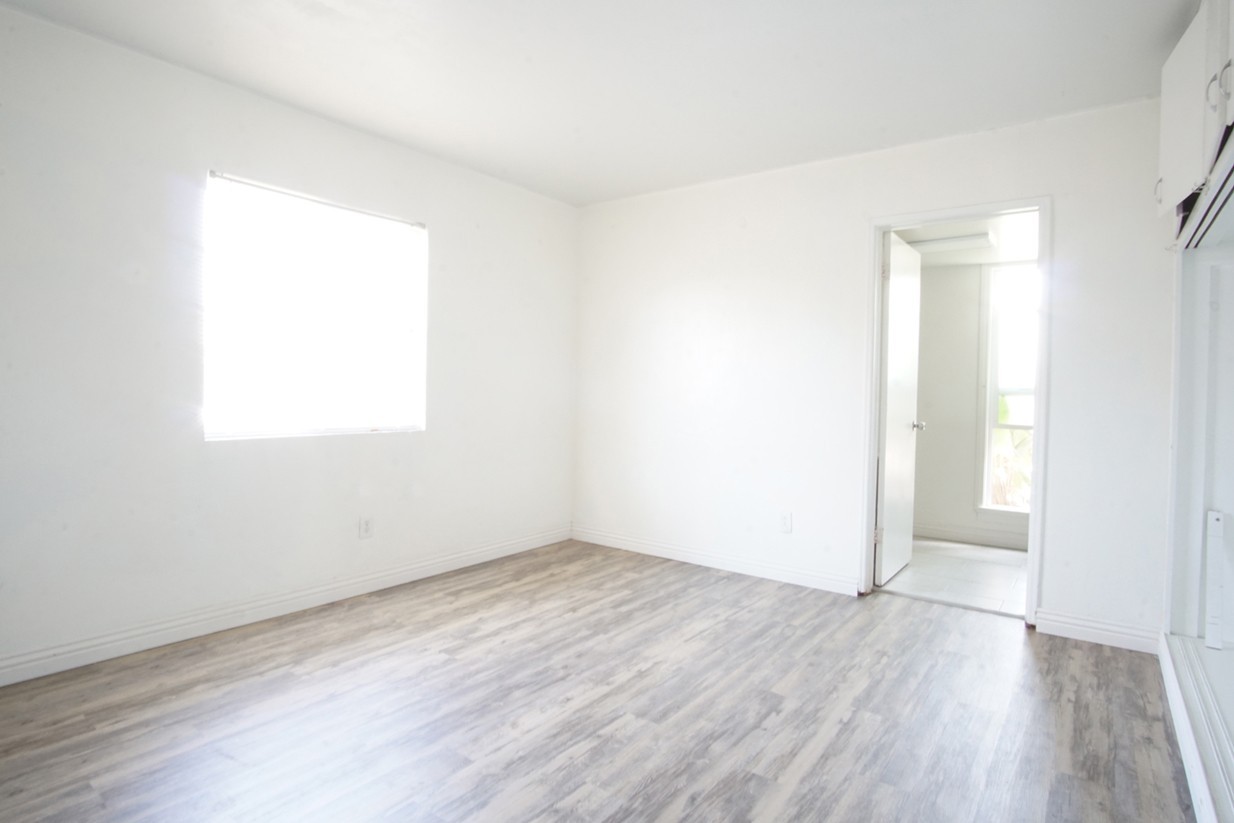 5261 Tipton St - Photo 6 of 25