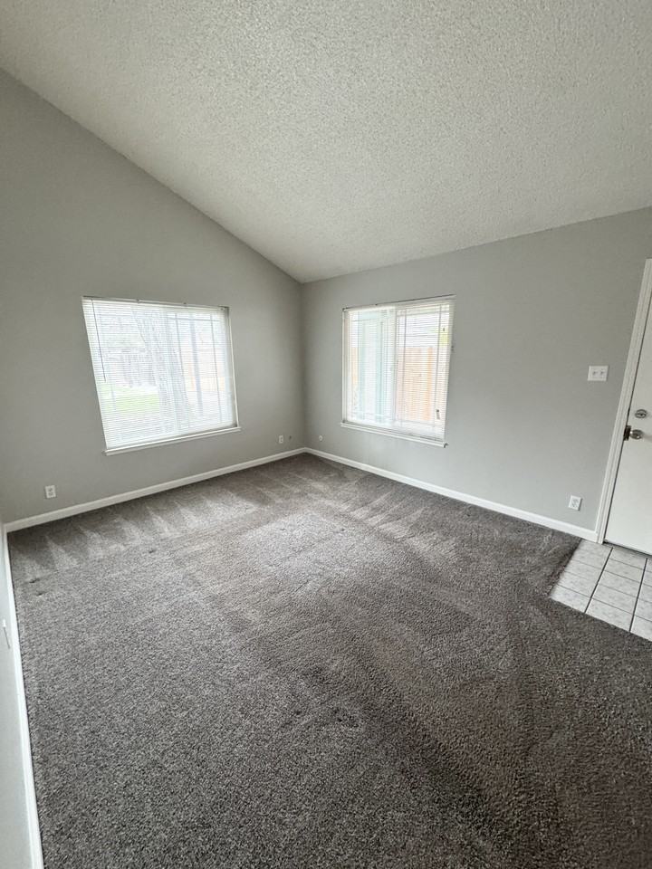 119 Fairgrounds Dr - Photo 3 of 18