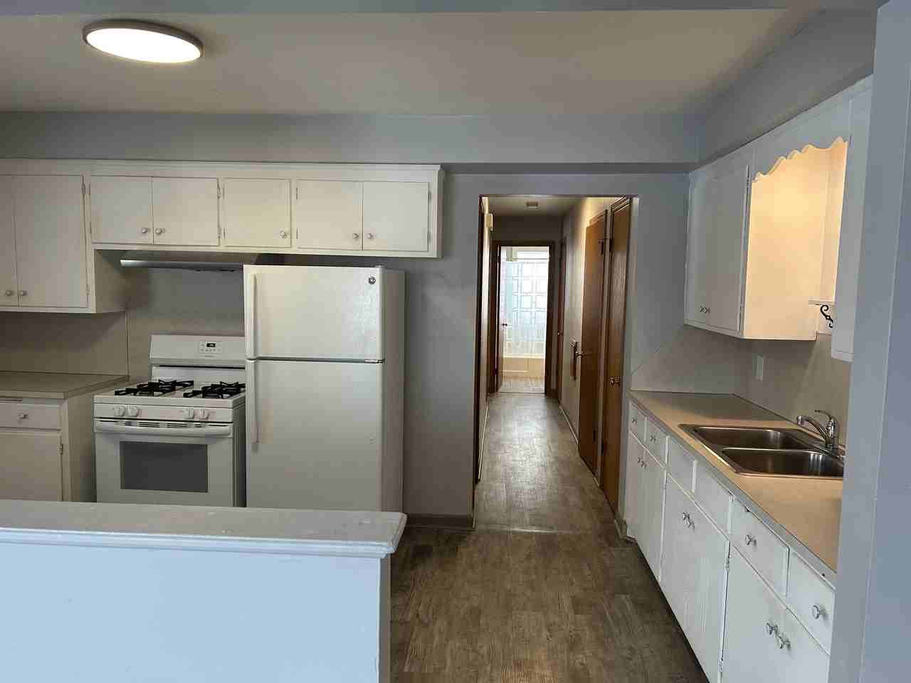 2717 Hampshire Ave N - Photo 5 of 15