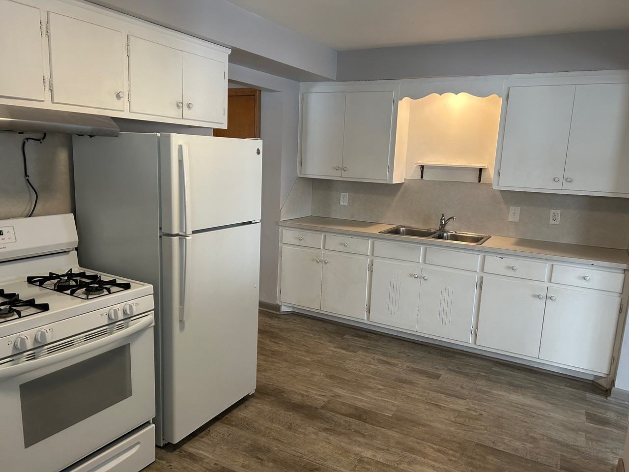 2717 Hampshire Ave N - Photo 7 of 15