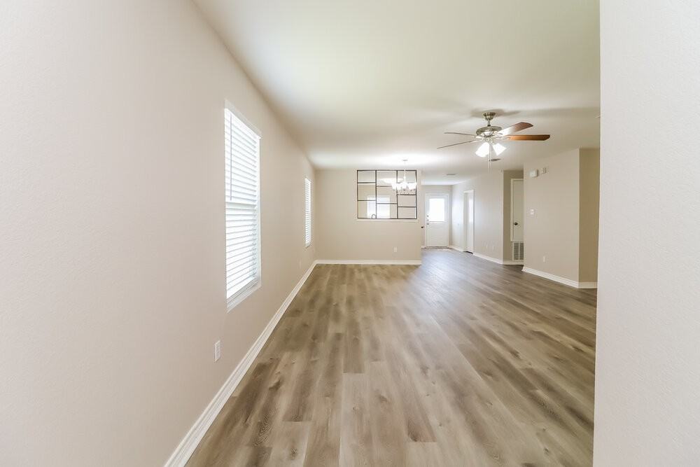 806 Moss Glen Trl - Photo 3 of 16