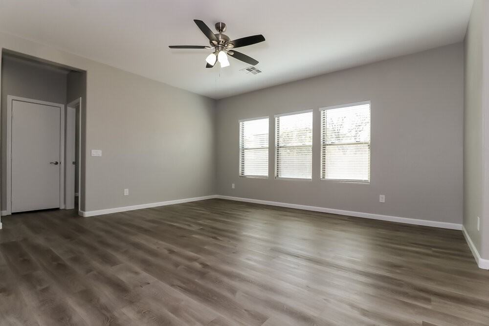 953 E Dee St - Photo 6 of 17