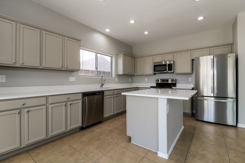 953 E Dee St - Photo 7 of 17