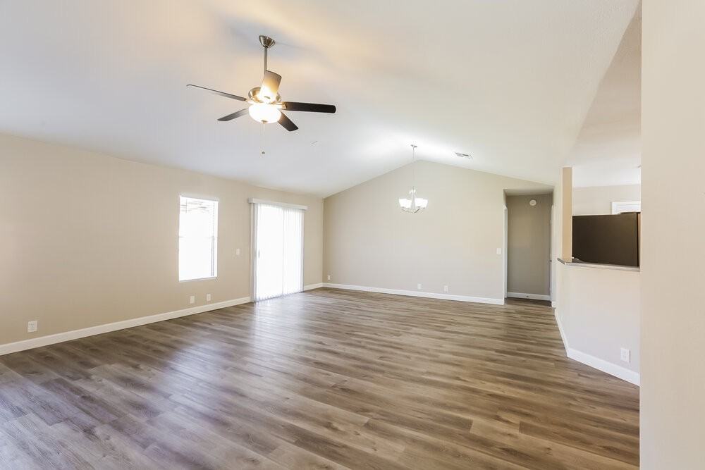 3902 W Morelos St - Photo 4 of 16