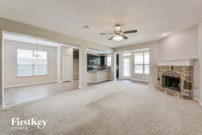 609 Bareback Ln - Photo 3 of 15