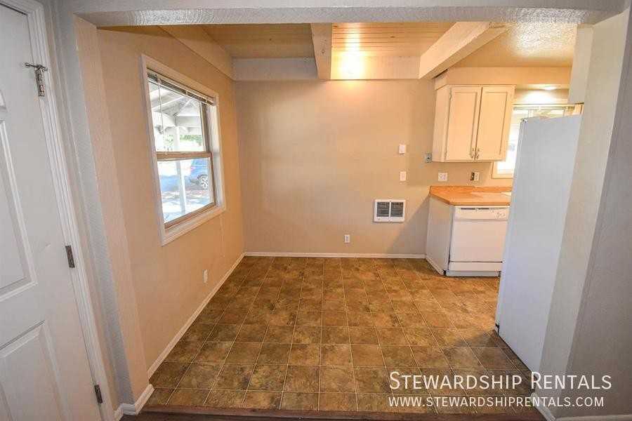 2427 Miami Ln - Photo 5 of 25