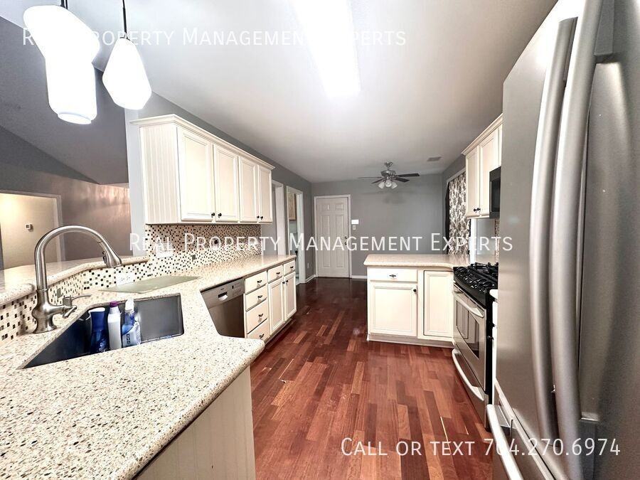 7508 Shadowstone Dr - Photo 3 of 22