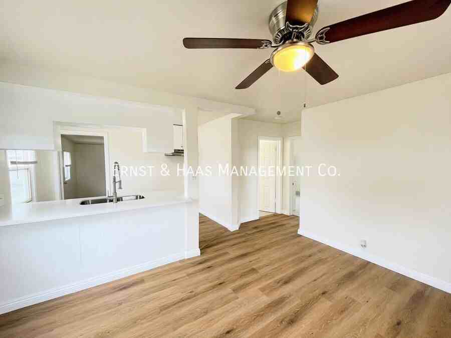 2123 W Columbia St - Photo 3 of 15