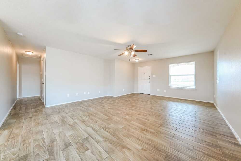 126 Stanford - Photo 4 of 16