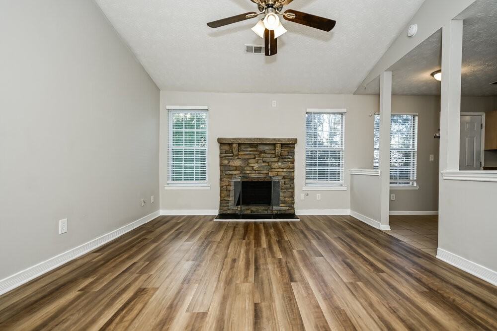 337 Autumn Lake Dr - Photo 3 of 16