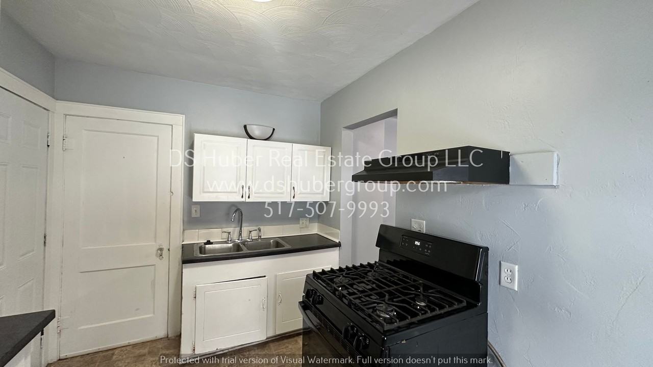 1612 Lansing Ave - Photo 3 of 13