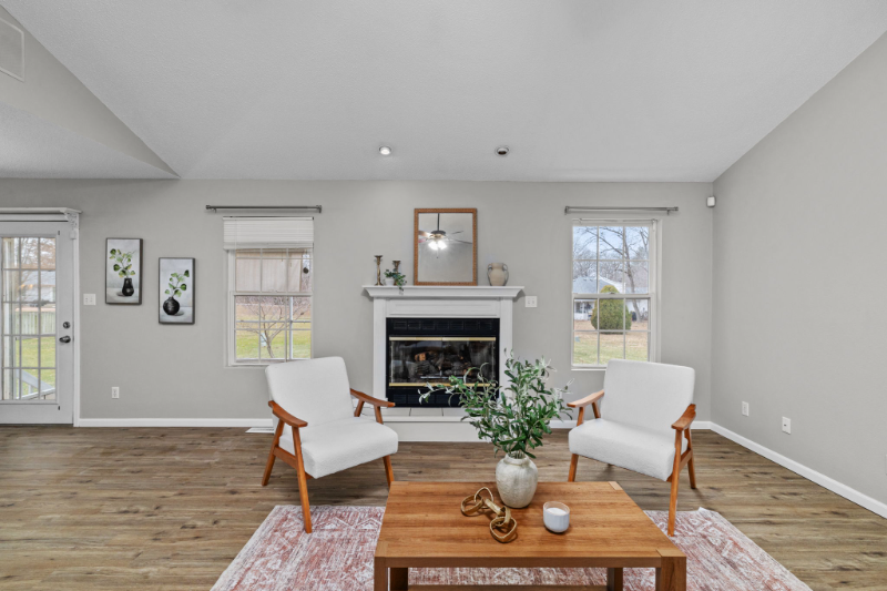 1004 Bermuda Dr - Photo 2 of 20