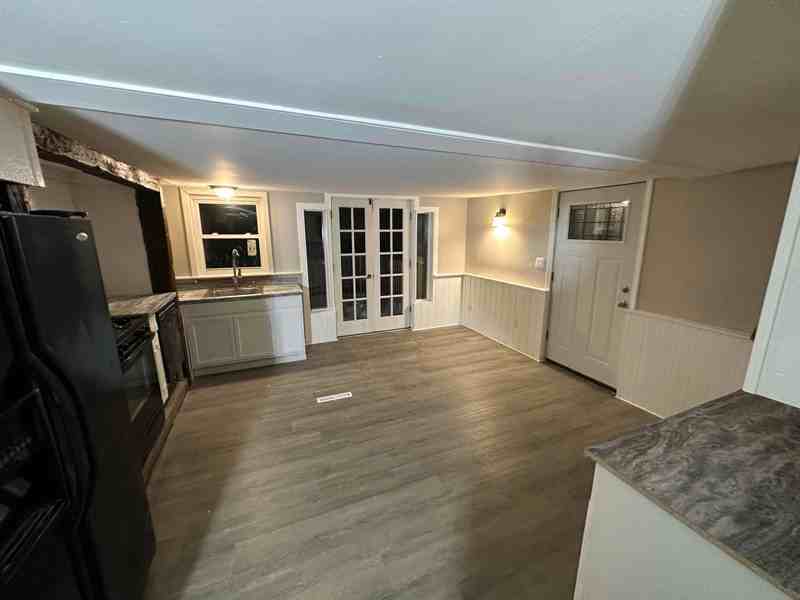 712 N Main St - Photo 2 of 10