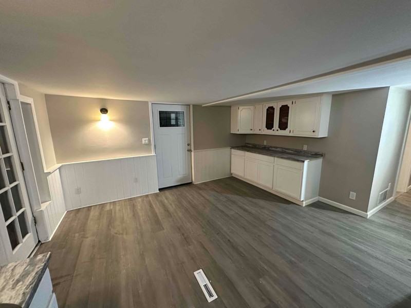 712 N Main St - Photo 3 of 10
