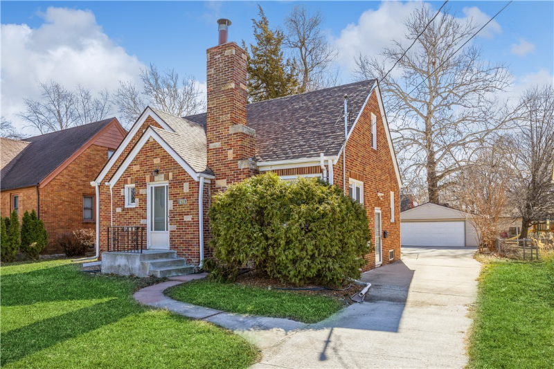 4706 Urbandale Ave - Photo 2 of 12