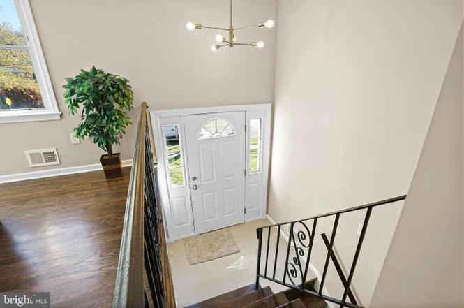 7809 Gambier Dr - Photo 3 of 20