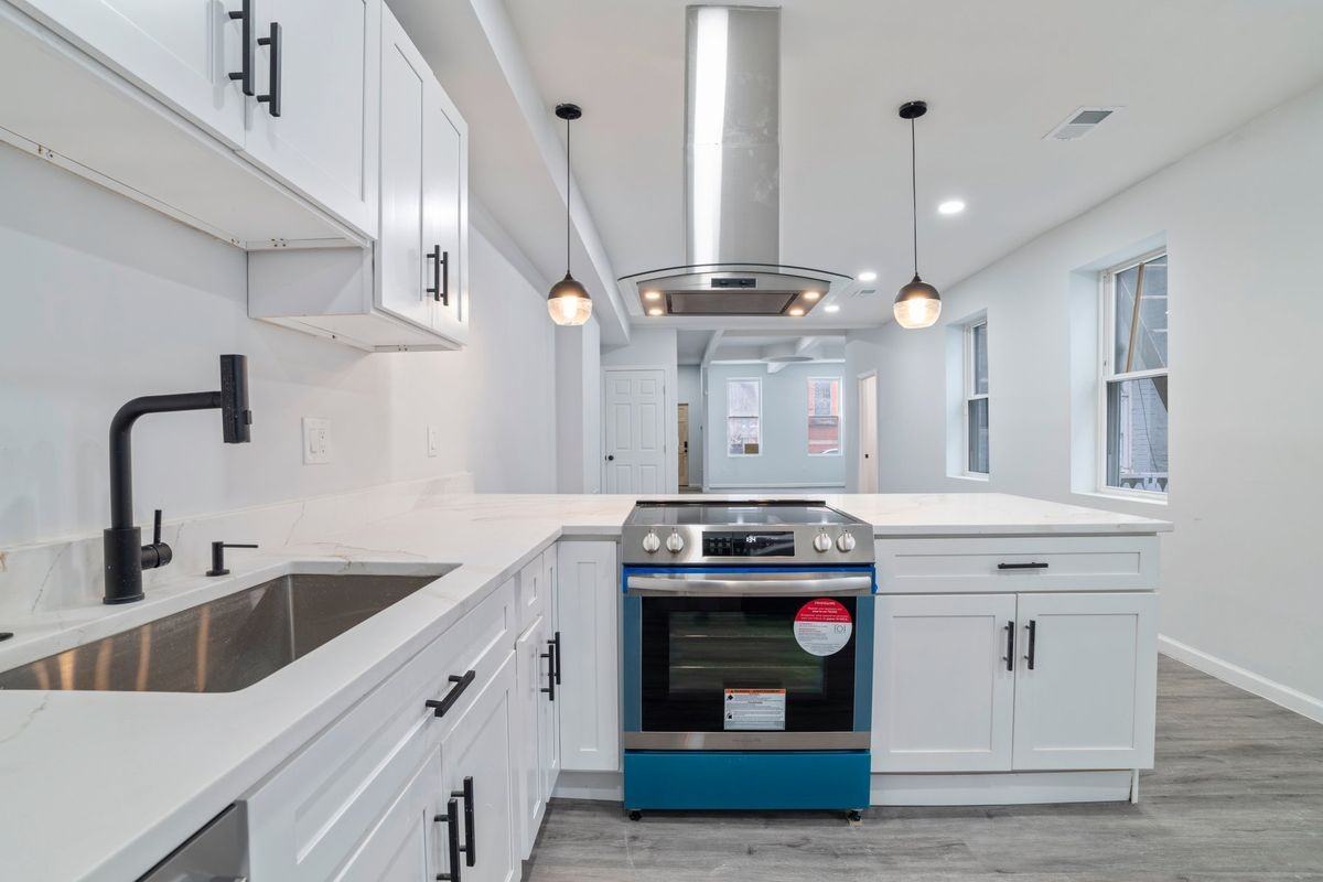 25 S Calhoun St - Photo 3 of 17