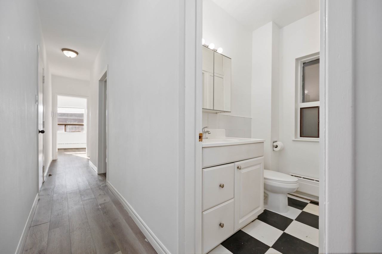 688 College Street - Photo 7 of 15