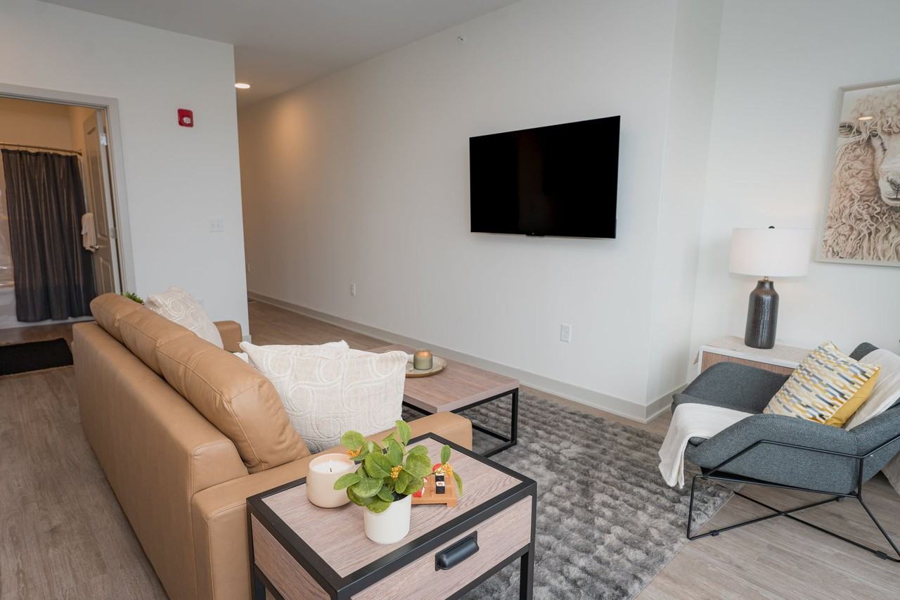 The Ellis - Photo 7 of 21