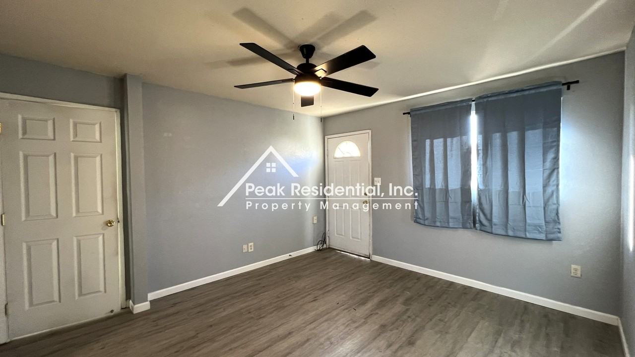 5912 Del Campo Ln - Photo 3 of 14