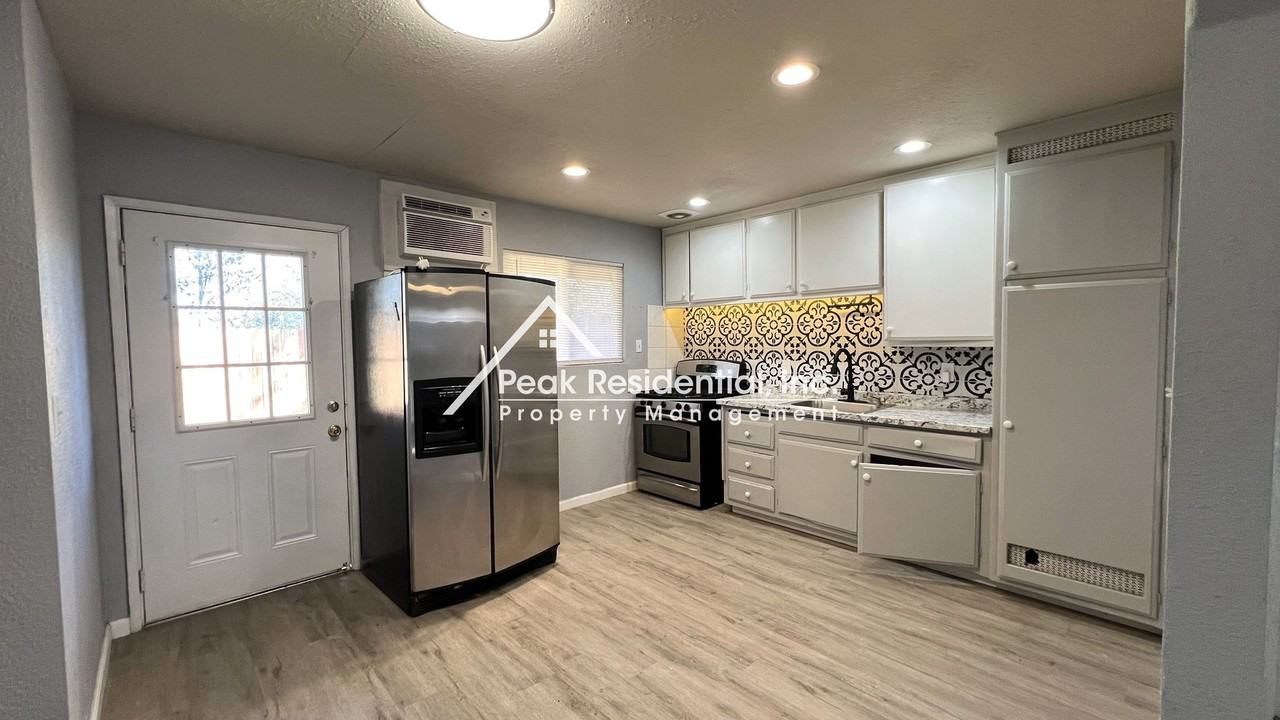 5912 Del Campo Ln - Photo 4 of 14