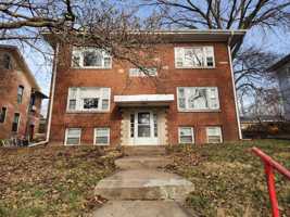 featured image of 1324 E 10th St