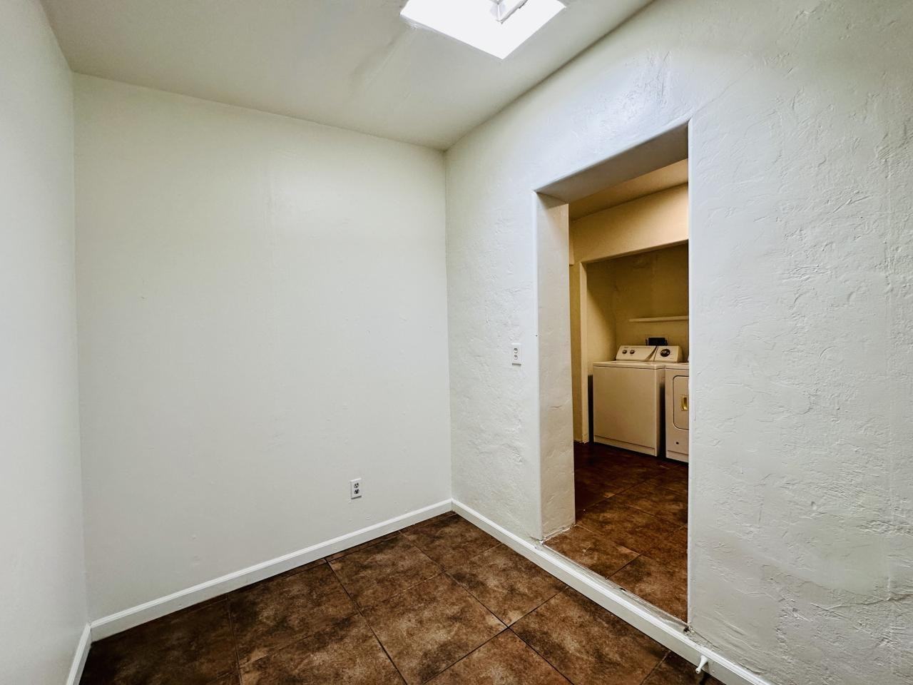 1524 North Park Avenue - Photo 2 of 5