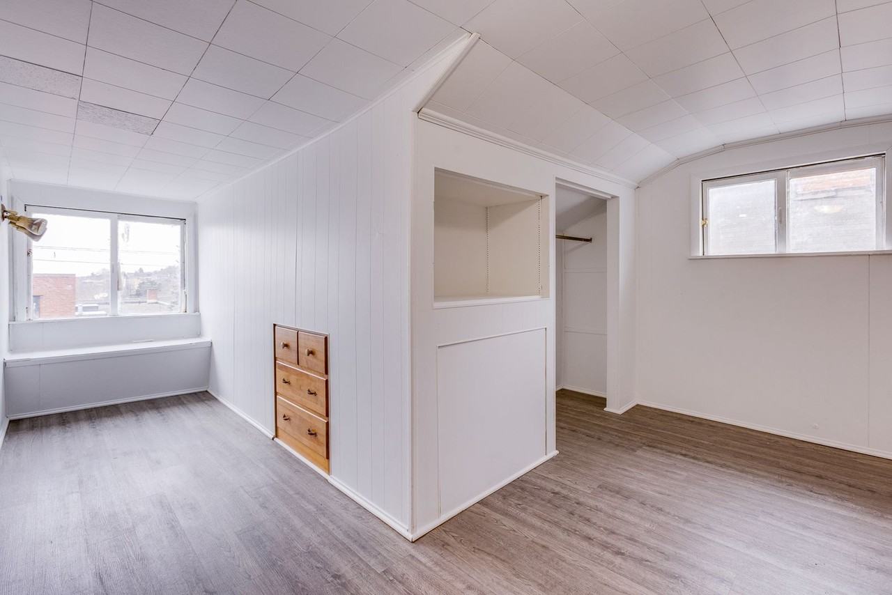 224 Locust Street - Photo 6 of 33