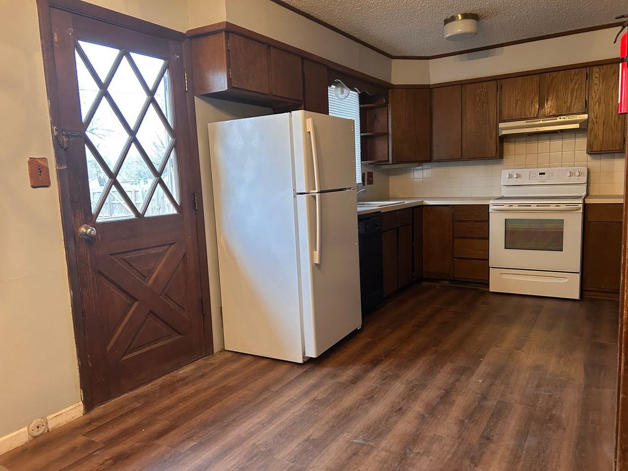 4558 S Charles Ave - Photo 2 of 7