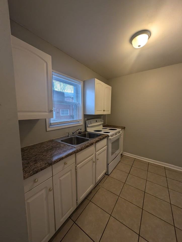 4059 Gateway Ct - Photo 2 of 9