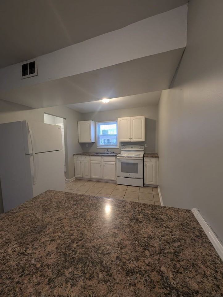 4059 Gateway Ct - Photo 3 of 9